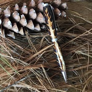 🎁 Handcrafted Pinecone & Acrylic pen